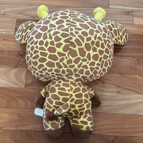 NWT Hello Kitty Giraffe Stuffed Animal - Picture 2 of 3